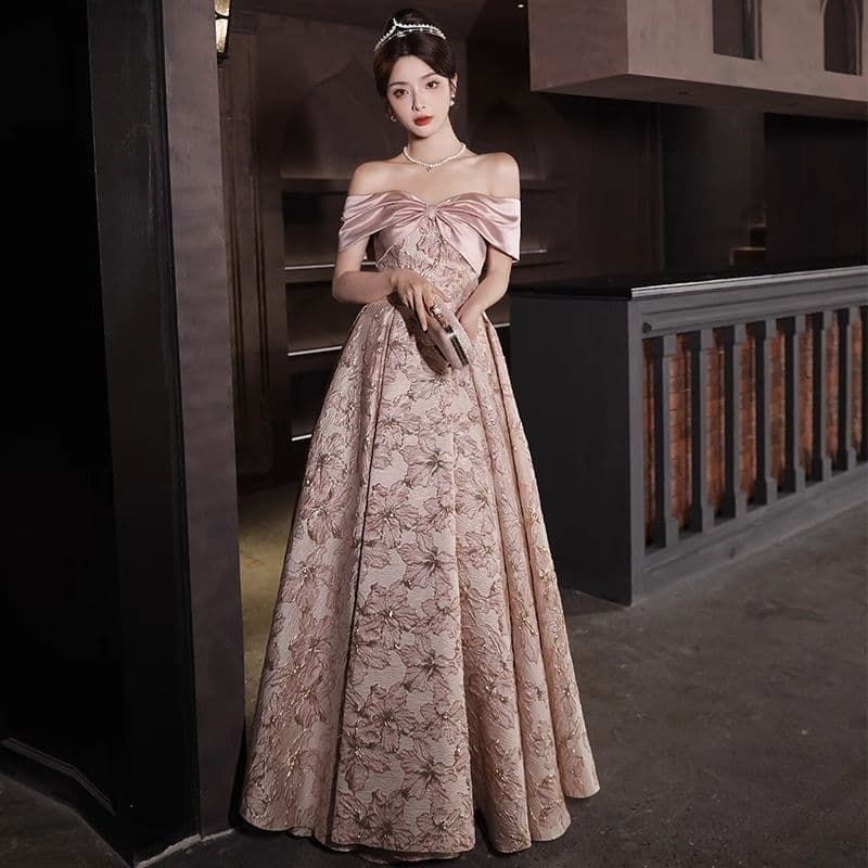 ️上品な輝きが魅せる 淡彩フラワー刺繍のロマンティックドレス