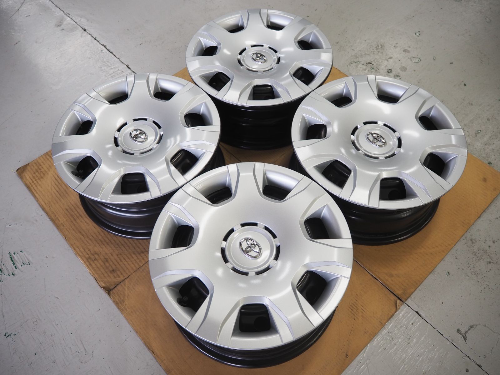 新車外し 200系 ハイエース スチールホイール 15 inch 6 0 J H 139 7 35 ブリザック VL 10 195 80 R 107 105 スタッドレス 製