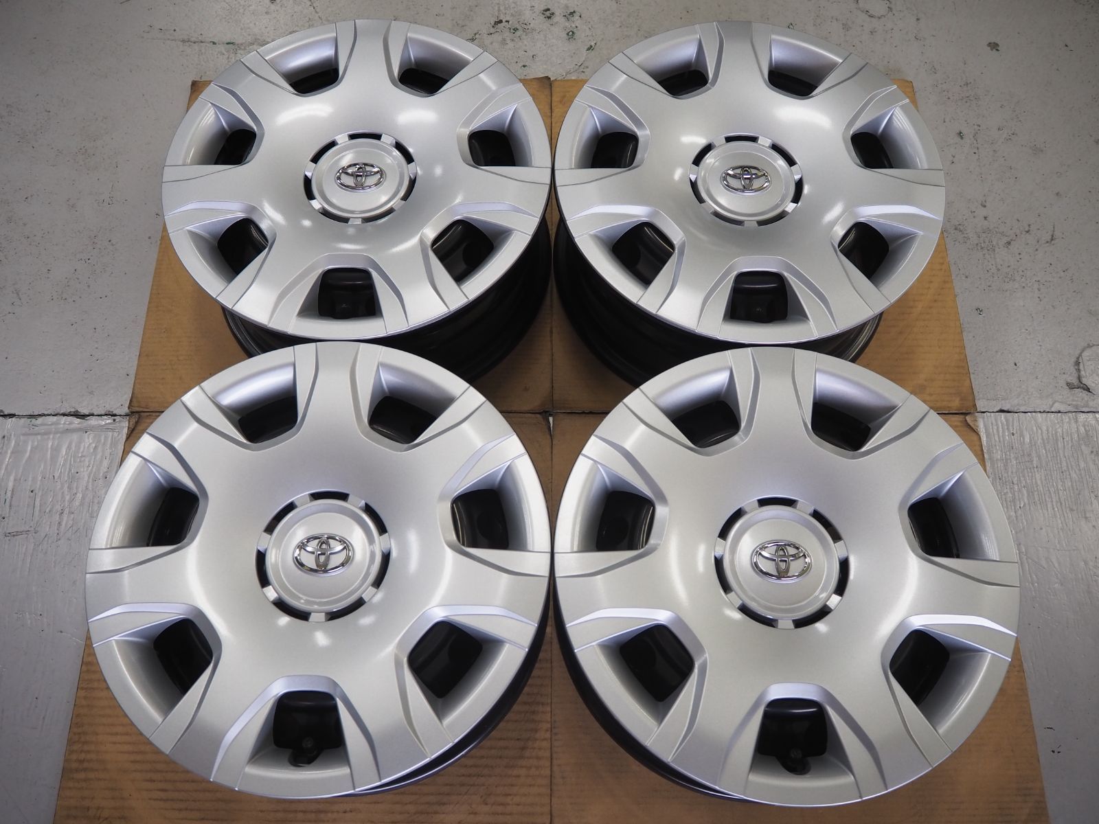 新車外し 200系 ハイエース スチールホイール 15 inch 6 0 J H 139 7 35 ブリザック VL 10 195 80 R 107 105 スタッドレス 製