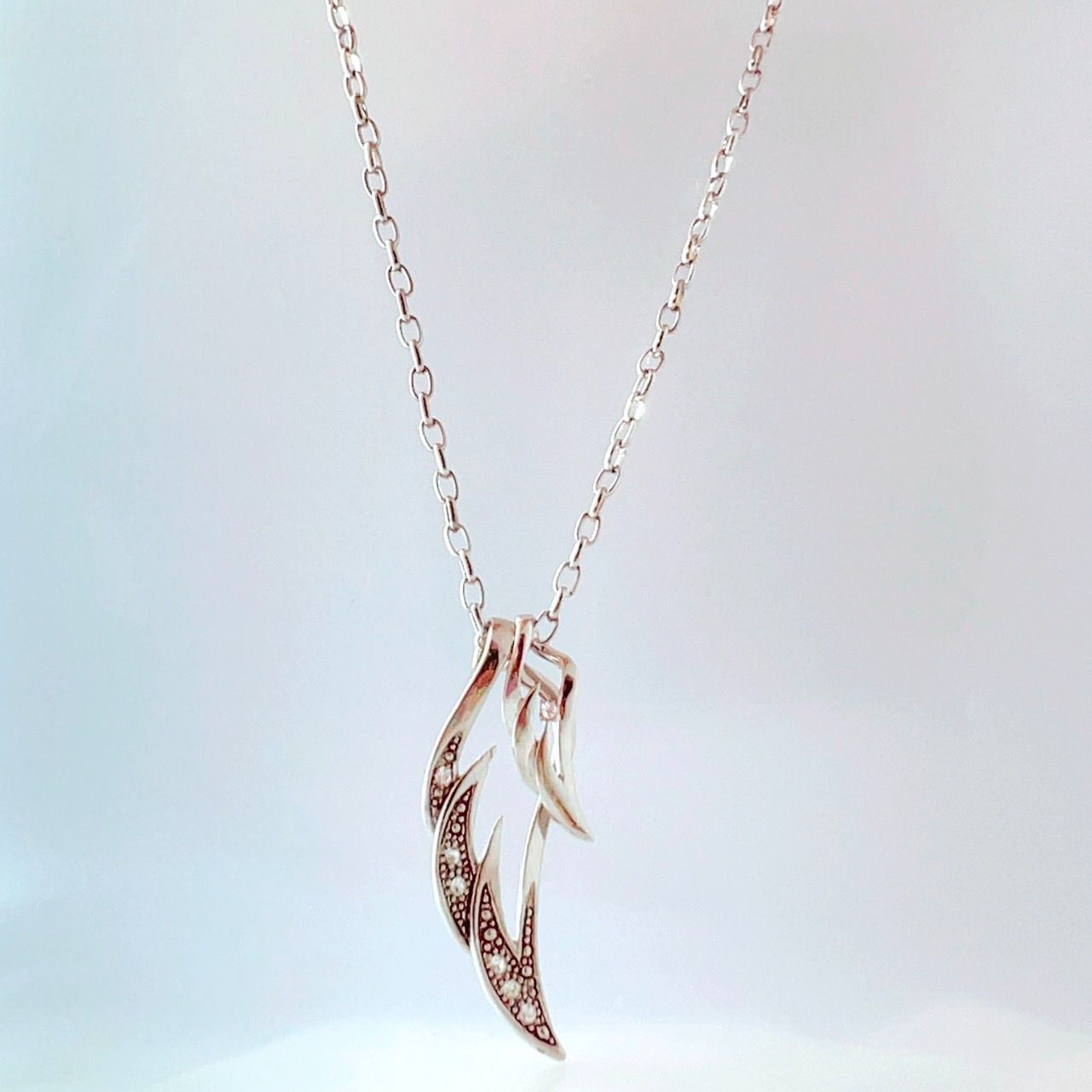 K340 自分史上最高の翼を手に入れる 認められる人になる マキシマムエール ウイングネックレス 開運 魔術師 N.Kelly 白魔術 マチュラダイヤモンド 印象操作 慕われる 愛される 尊敬 白魔術 羽根 モチーフ 魔除け 魔術 アクセサリー 男女兼用