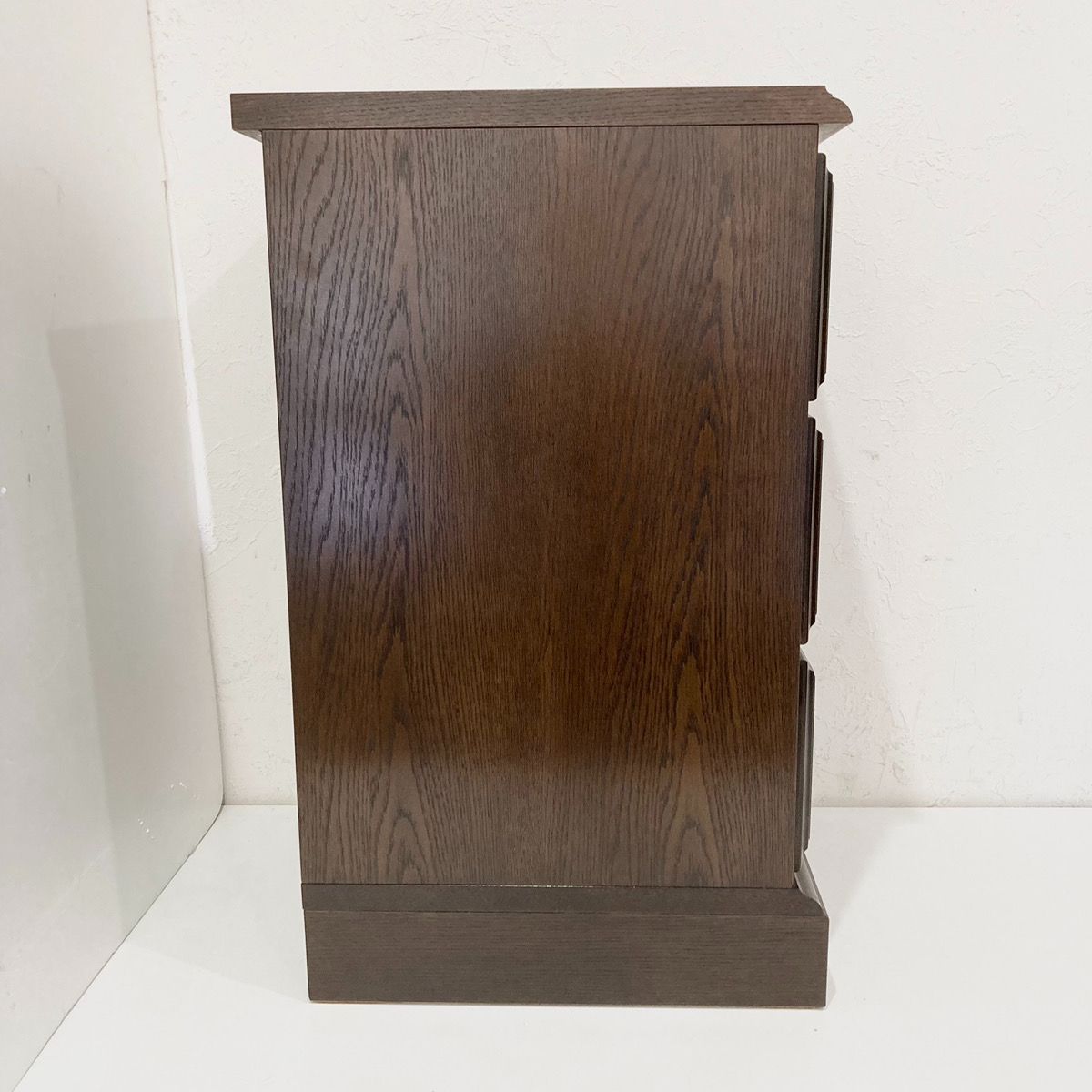 ダークブラウン