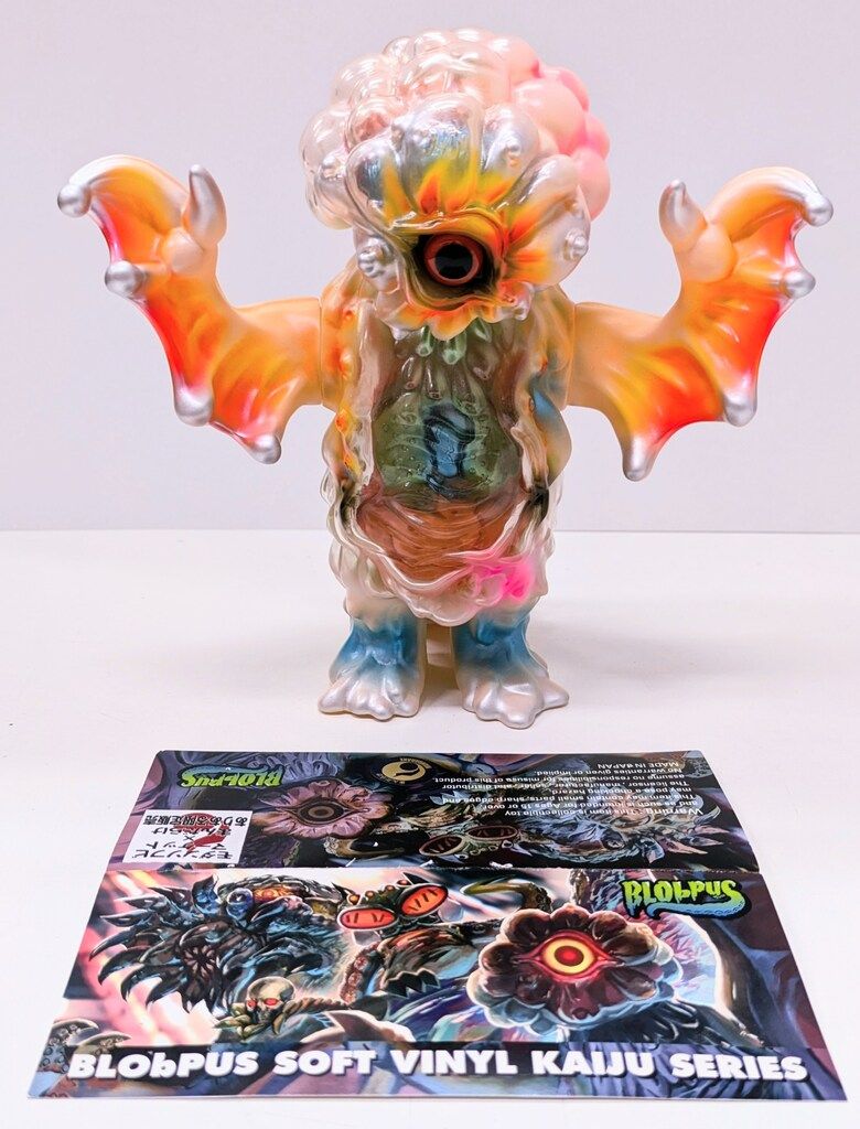 BLObPUS モダンソフビマーケット×まんだらえｋありある限定 ドクガン DOKUGAN クリア成型/内臓パーツ/オレンジ/水色