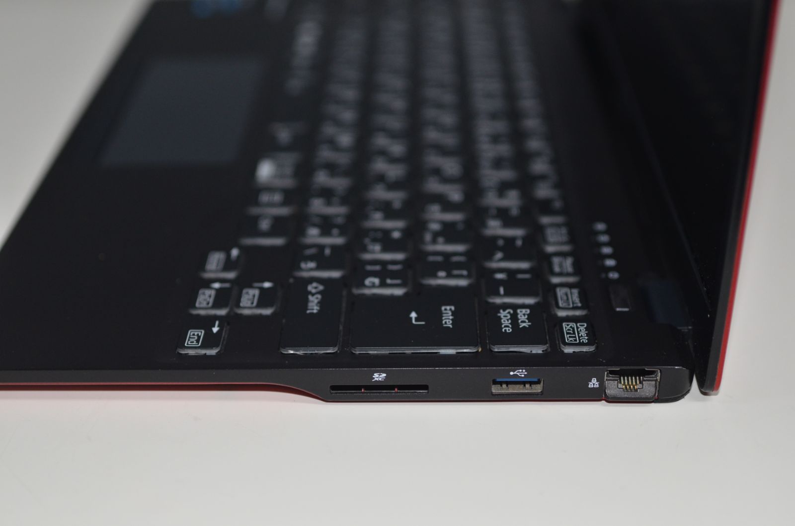 13.3型軽量 UH08/E3 Core i5 メモリ8GB SSD256GB LIFEBOOK 13.3型 軽量