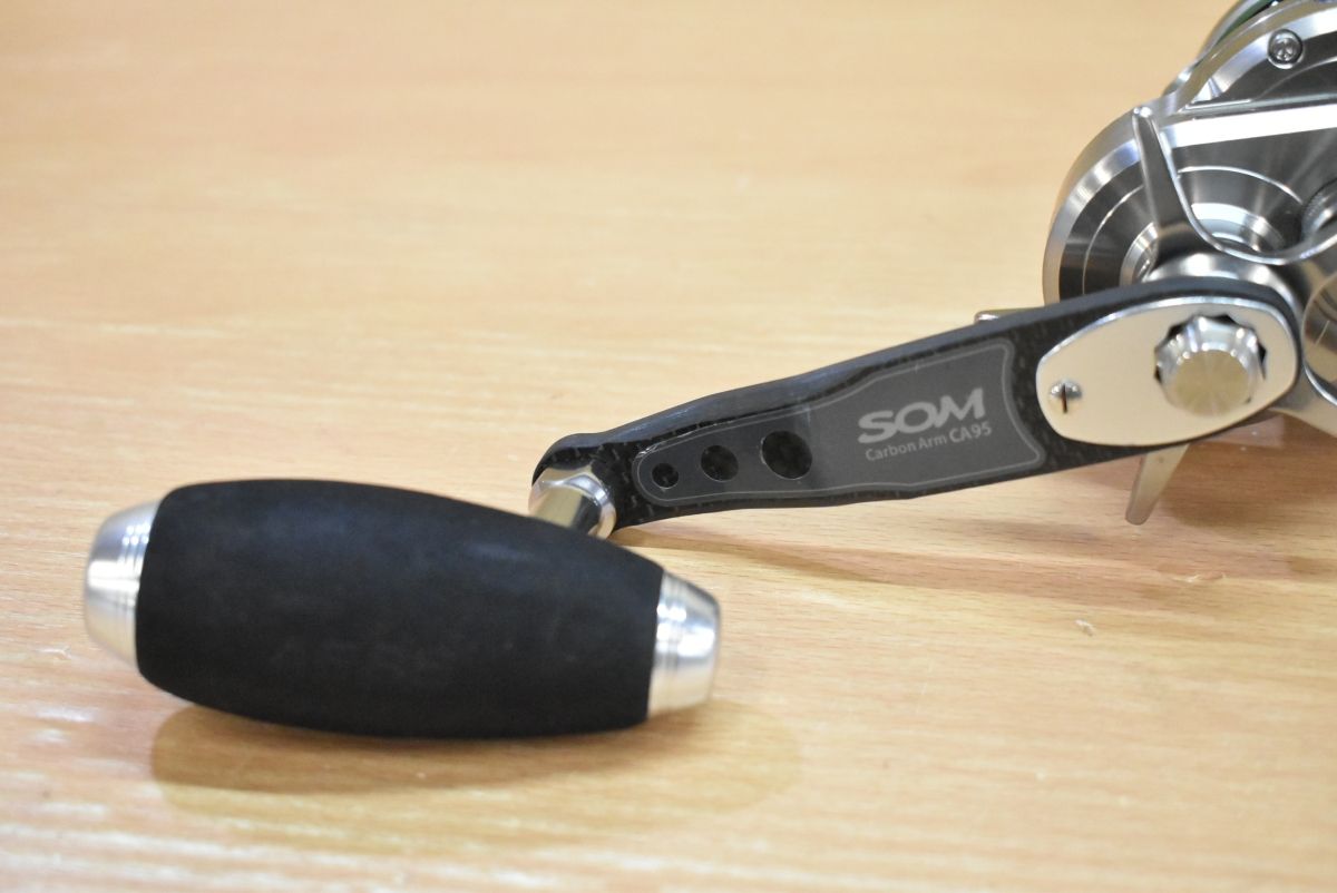  ダイワ ソルティガ 15 HL SJ SOM カーボンアームCA 95 付き DAIWA SALTIGA ヒラマサ ブリ カンパチ ジギング 釣り 等に ベイトリール(ルアー用) リール