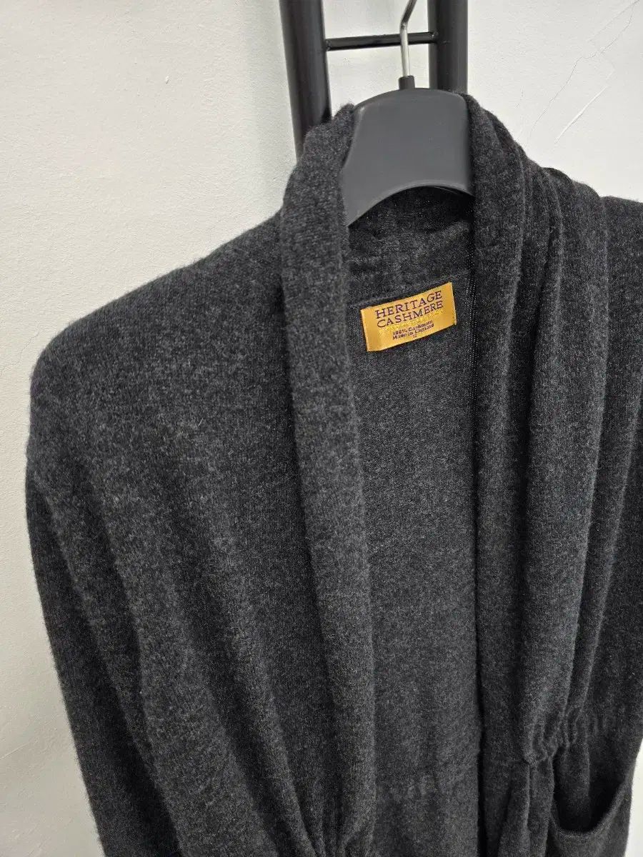 チャコール カーディガン