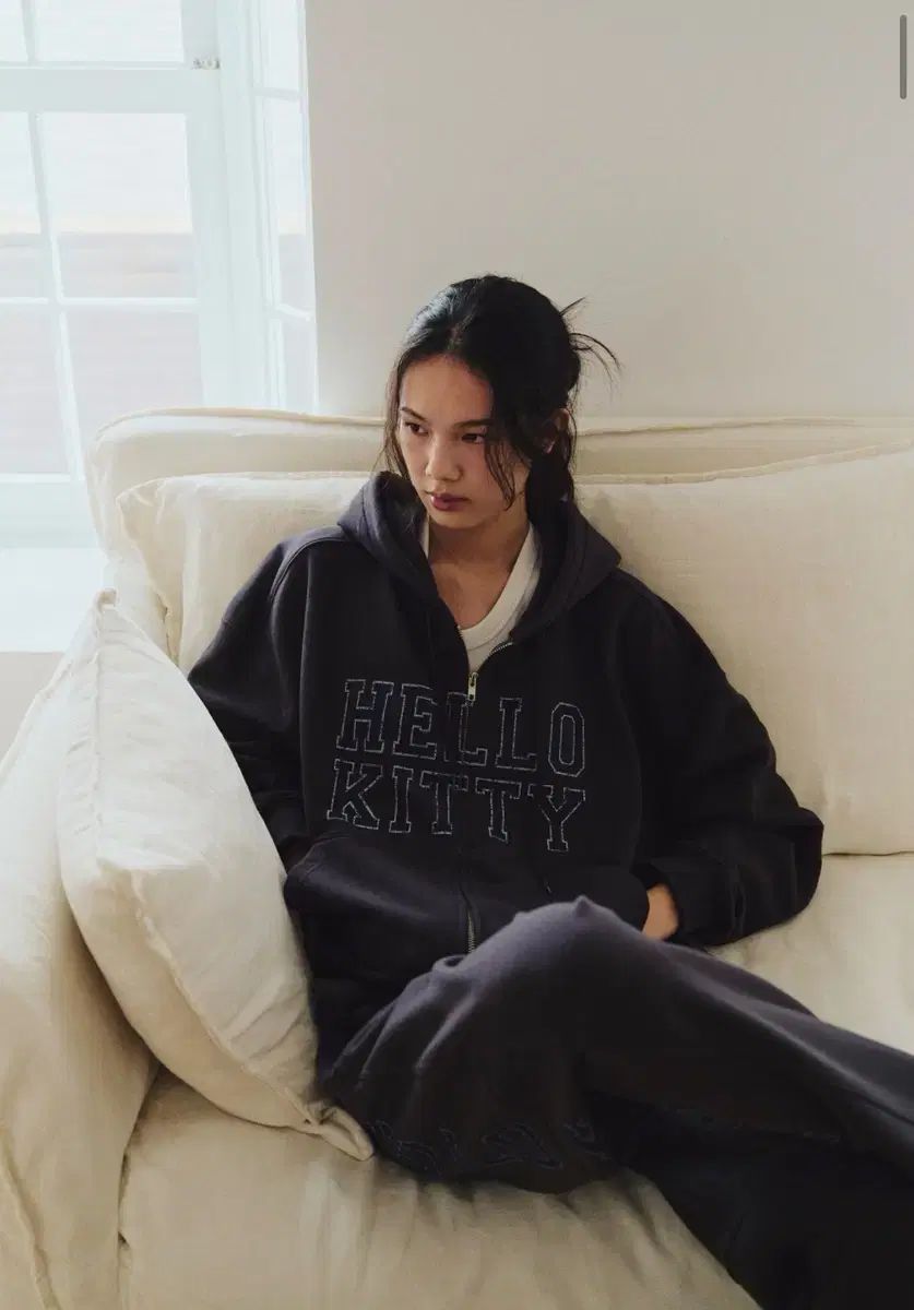 ハローキティ ロゴ