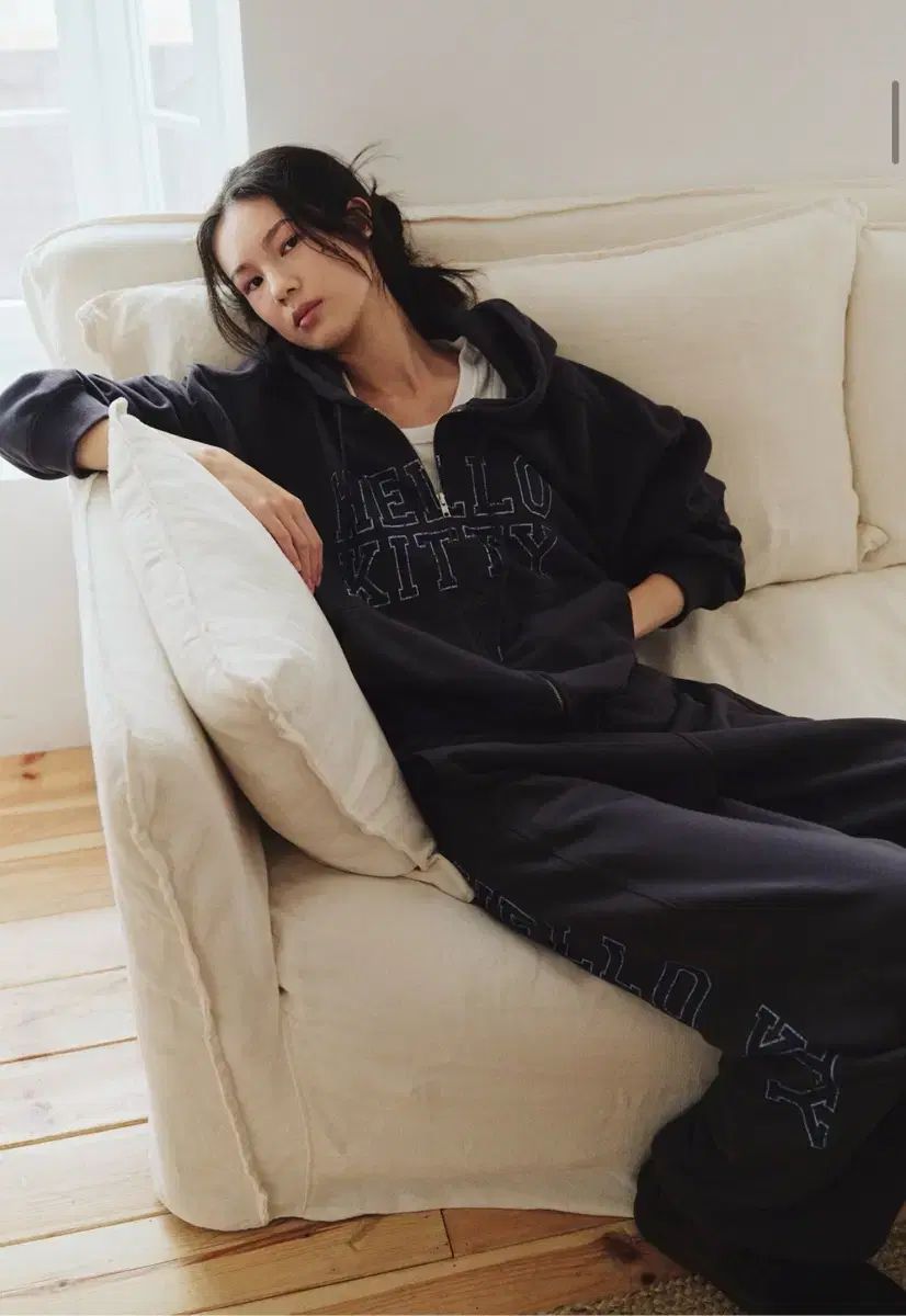 파르벵 farven HELLO KITTY ハローキティ ロゴ スウェットパンツ チャコール