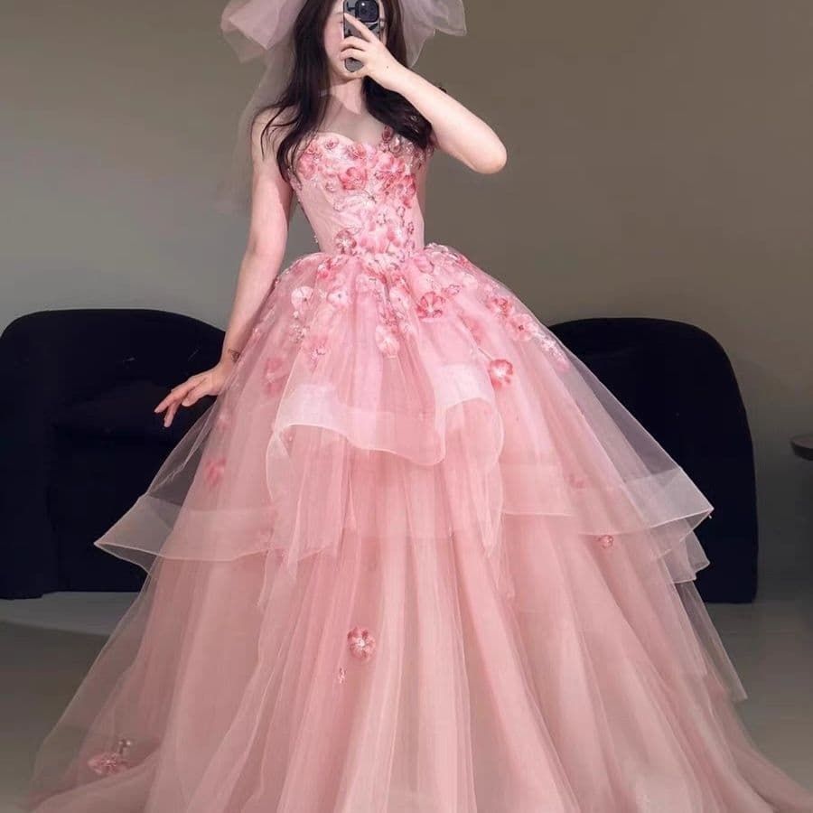 ️恋する季節にぴったり 甘く幻想的なピンクフラワードレス