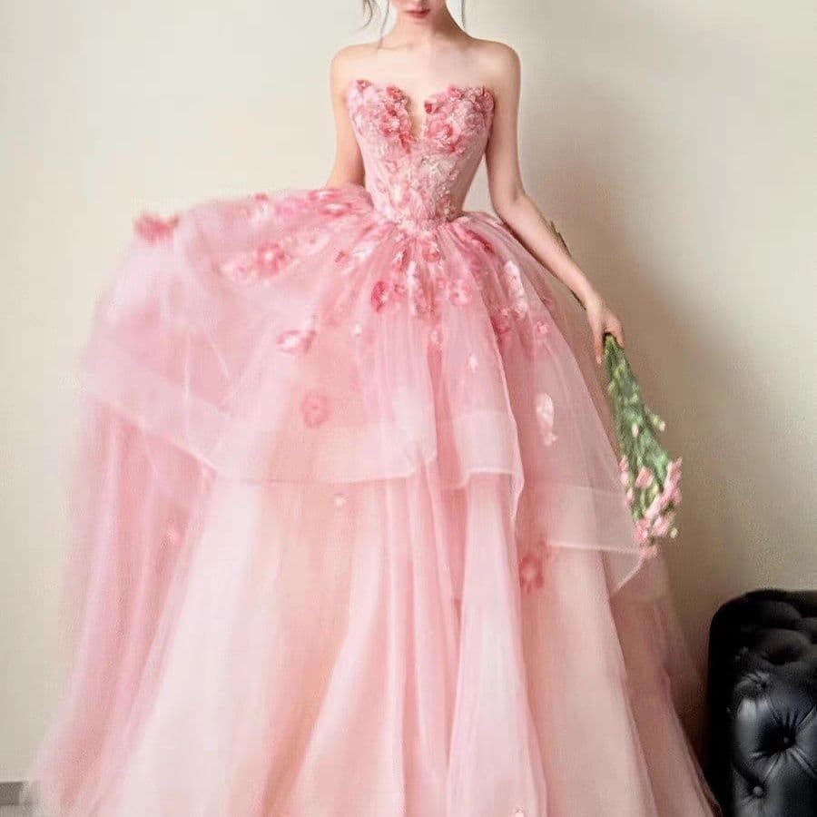 甘く幻想的なピンクフラワードレス