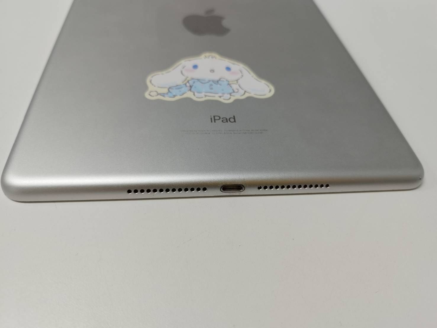 Wi-Fi+セルラー】iPad 第6世代/A1954/32GB〈MR6P2J/A〉※背面シールあり
