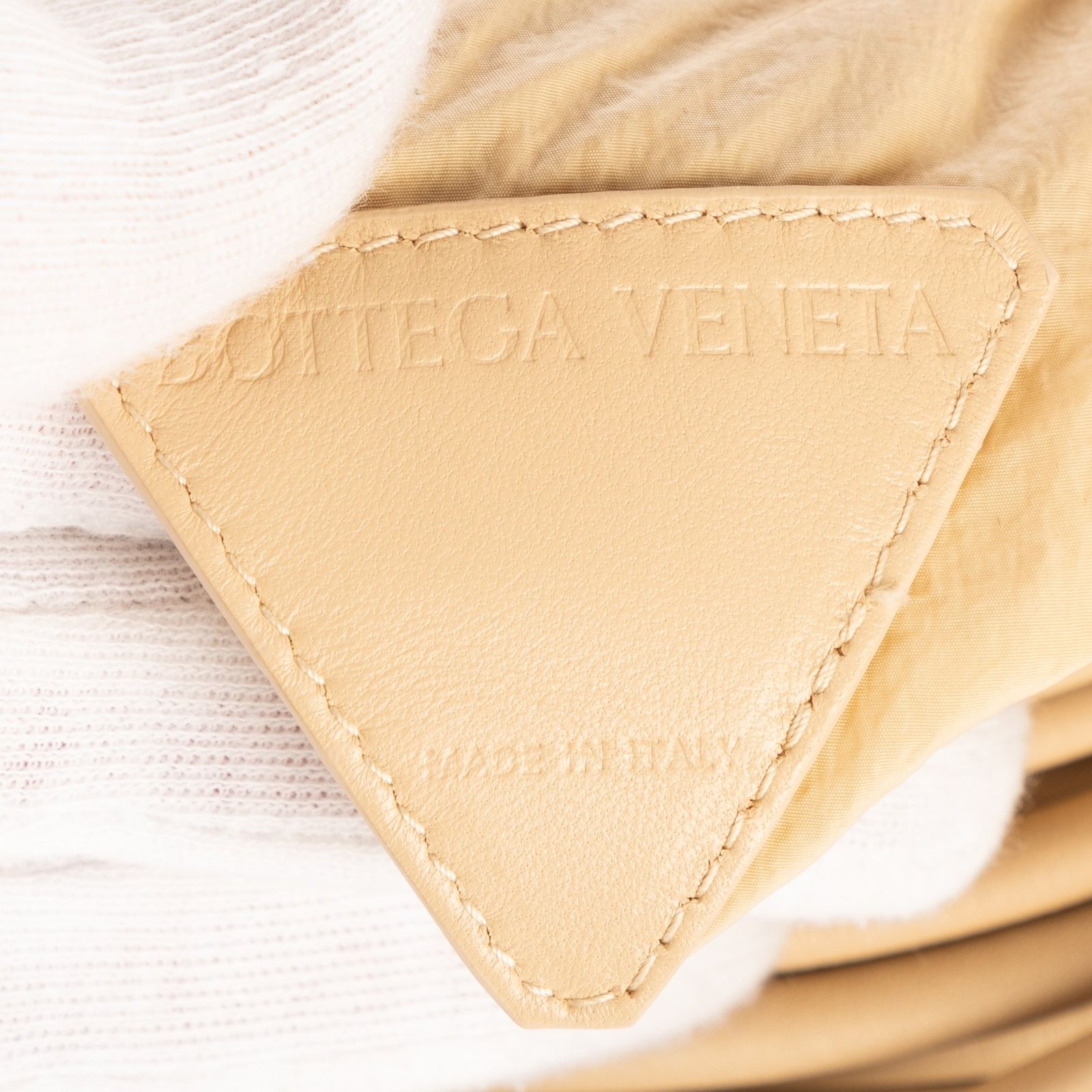 ボッテガヴェネタミニループカメラベージュカーフスキンレザーA