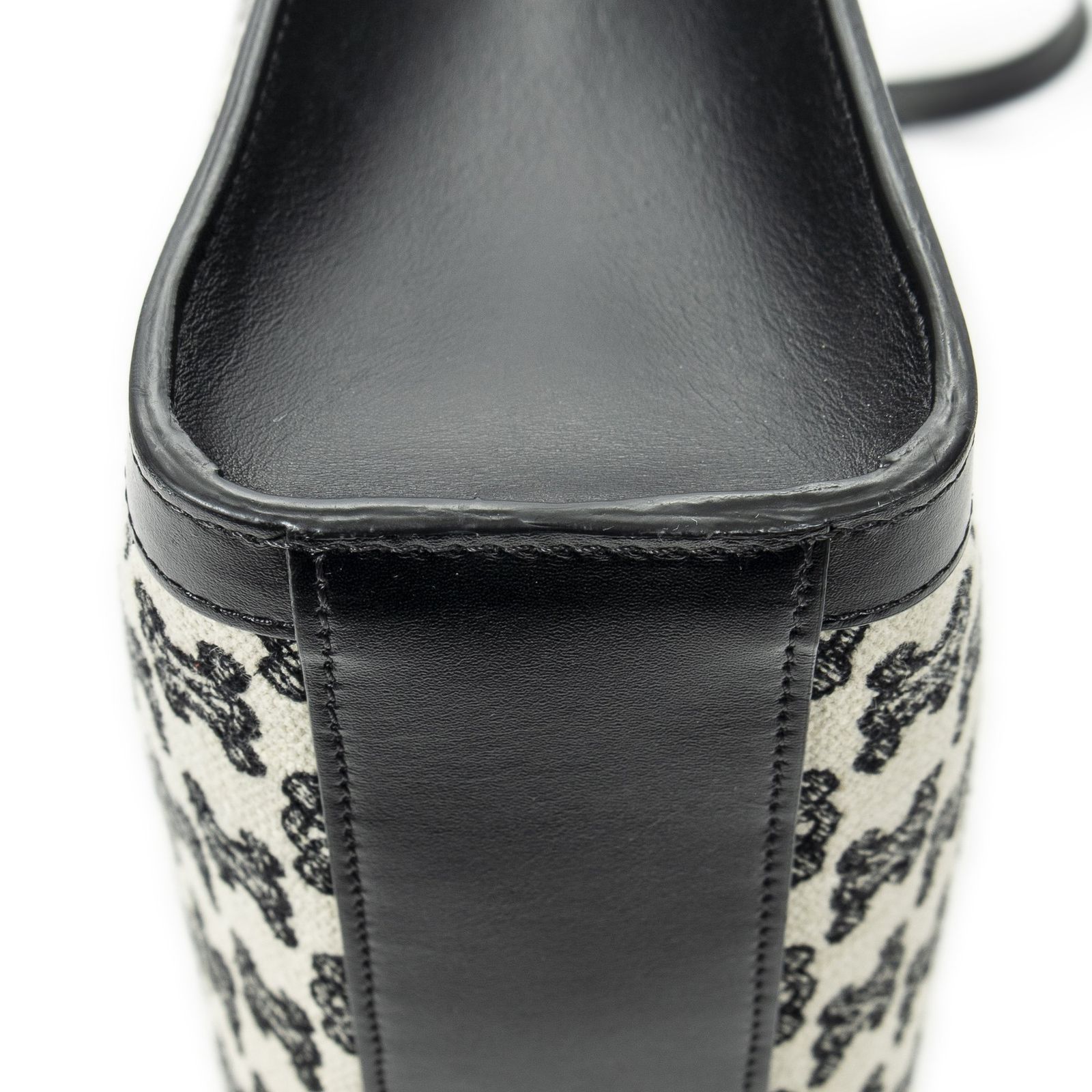 トートアイボリー