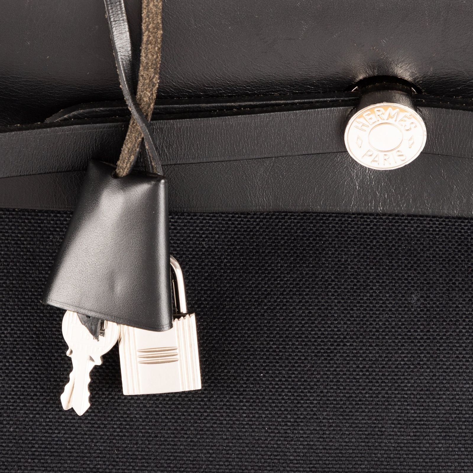 ジップ黒バレニアレザーA