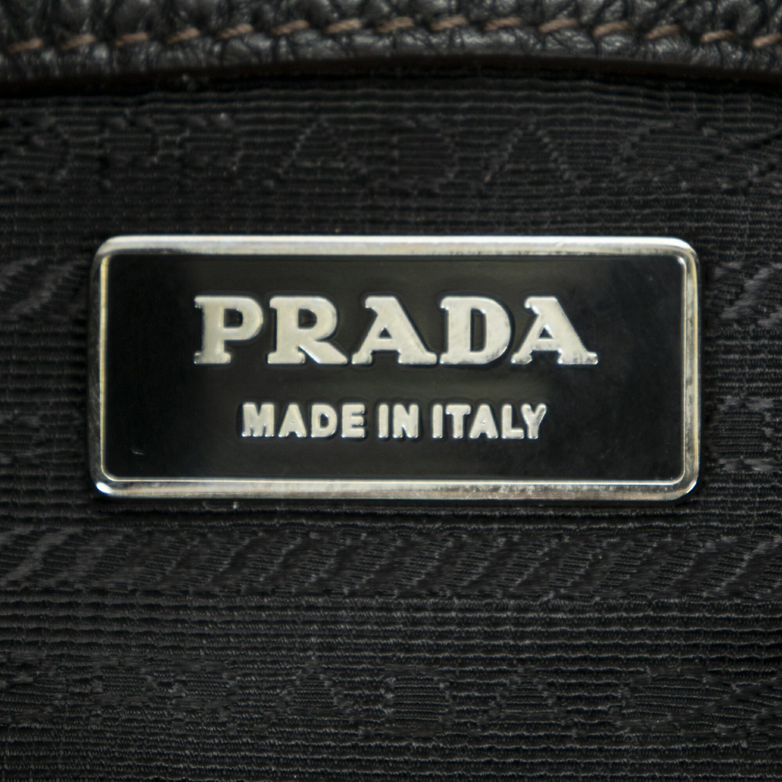 PRADA プラダラージジップホーボー黒グレインレザーA