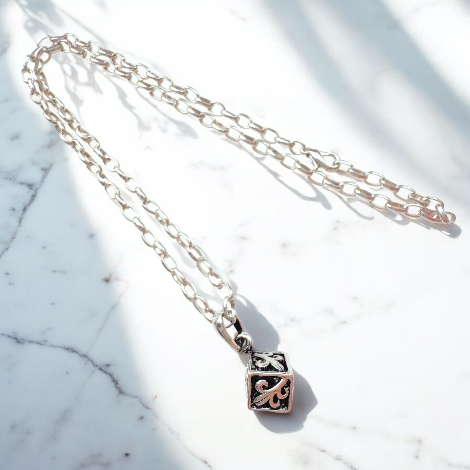 K117 王族の証 セレスティアル キューブ 王族にふさわしい品格と力を身につけ 婚活や恋愛を成功へと導く ネックレス 魔術師N.kelly 魔術ネックレス 婚活 成就 魅力 カリスマ性 高貴 高嶺の花 chain ネックレス 男女兼用 ユニセックス