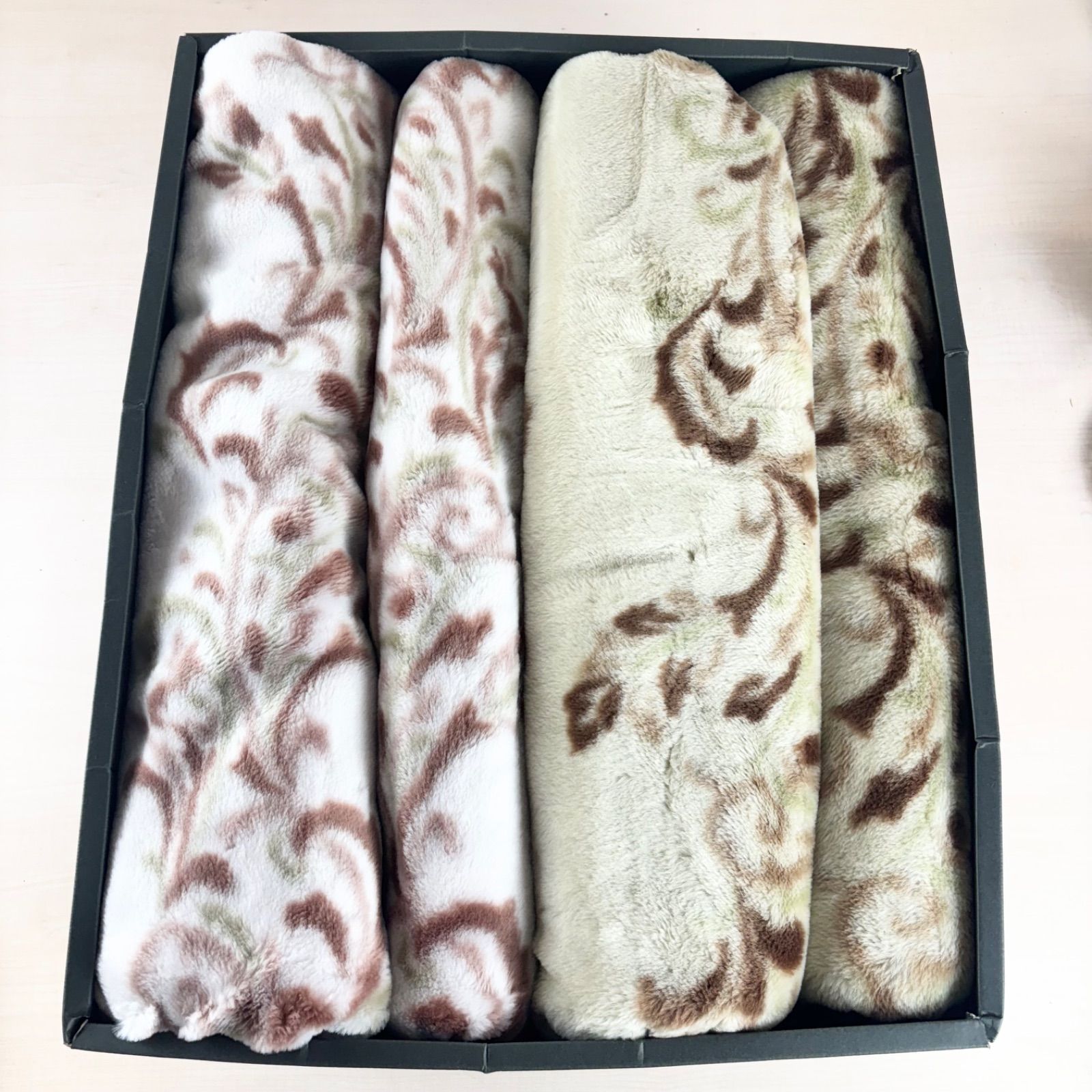 ♥品 YVESSAINTLAURENT 洗える ニューマイヤー毛布 140×200 アクリル100%