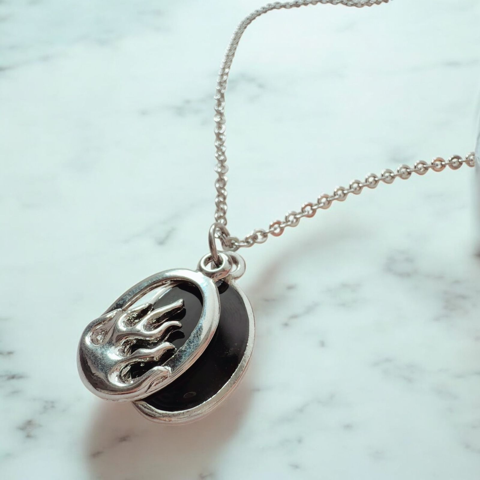 ブラック ネックレス