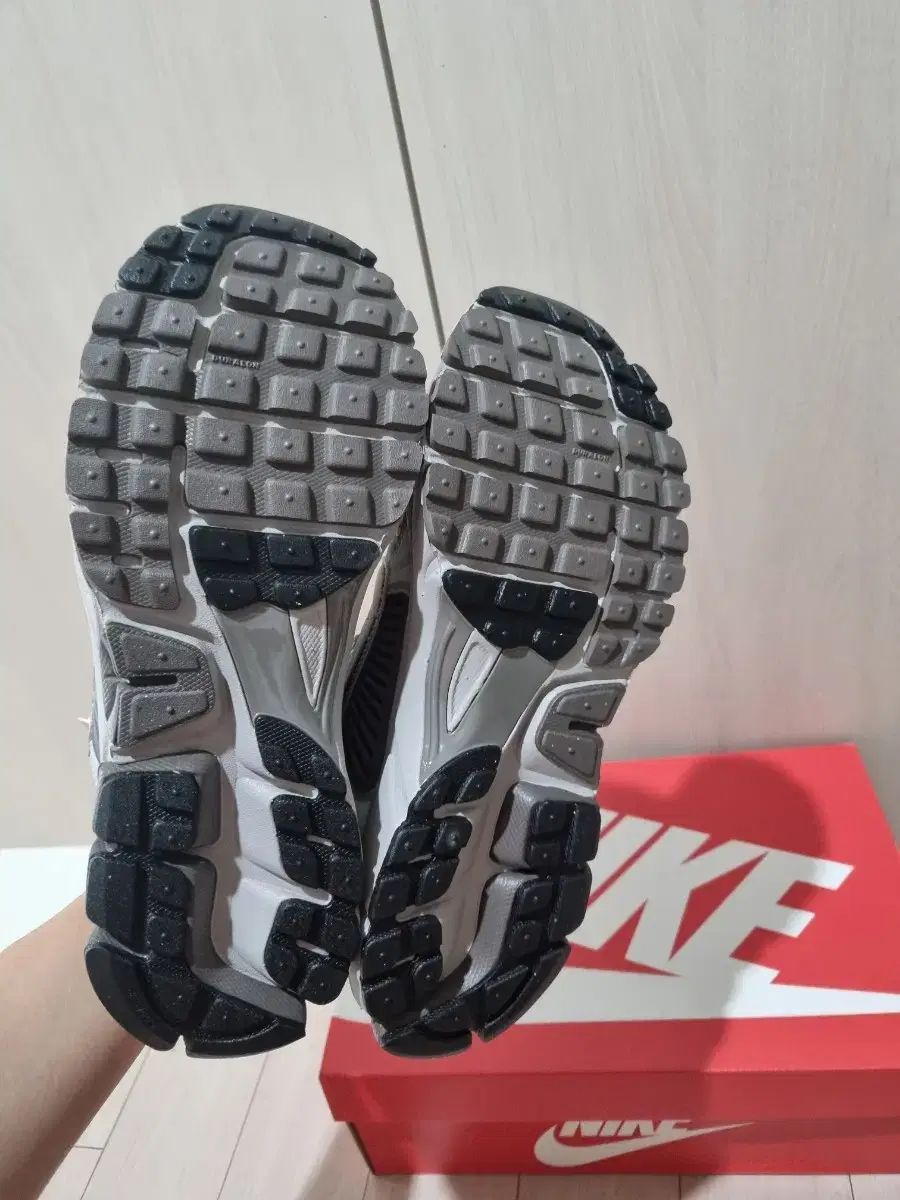 NIKE ナイキ ズーム ボメロ 5 メッシュ グレー スニーカー 270