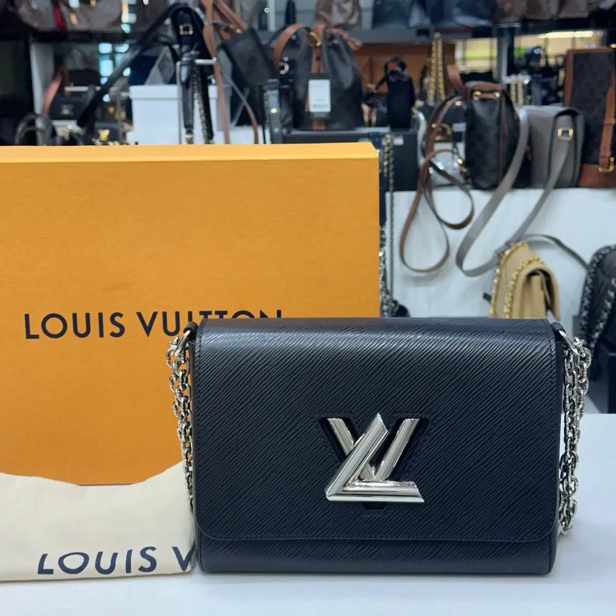Louis Vuitton ルイヴィトン ツイスト MM ブラック シルバー M21112