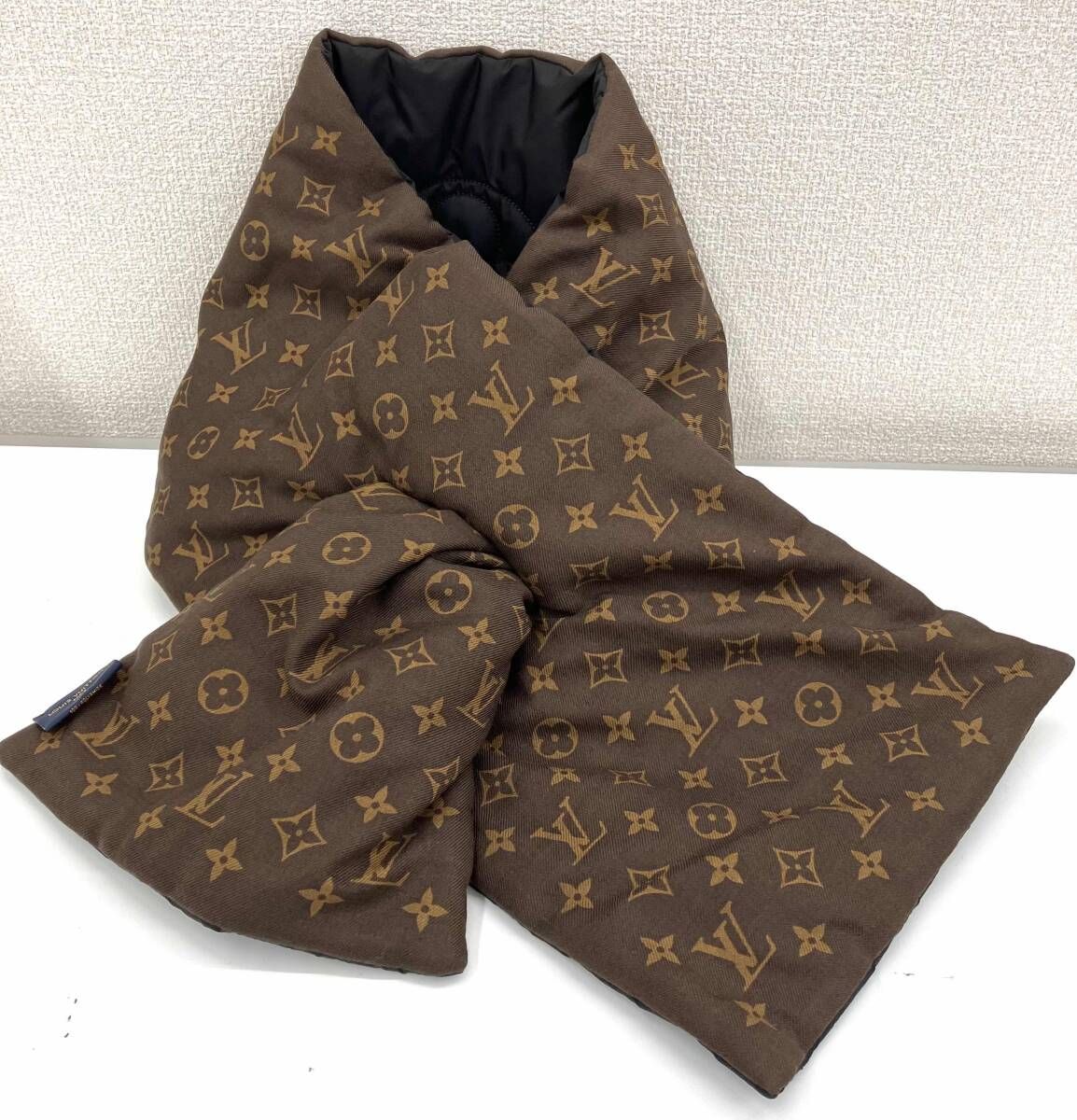 LOUIS VUITTON LV ルイヴィトン モノグラム エシャルプ ピロー M77049 マフラー