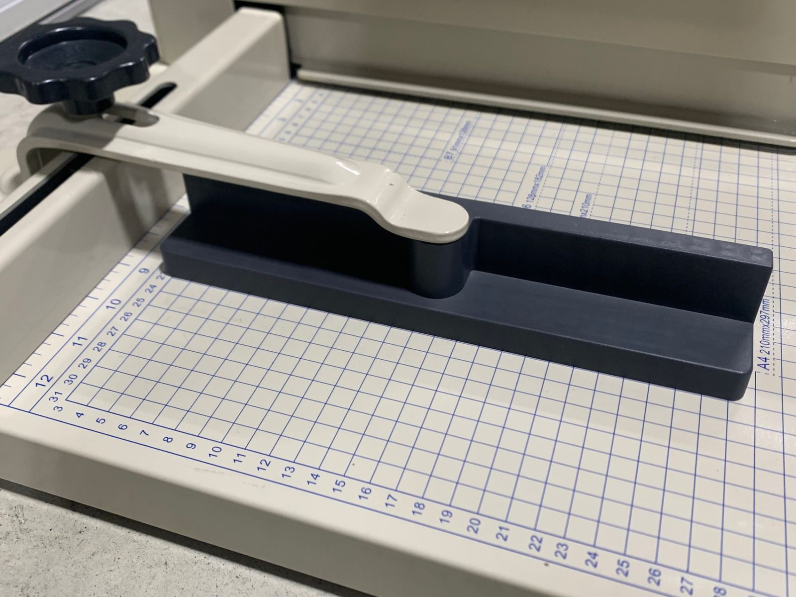 業務用 大型 裁断機 手動式 ペーパーカッター