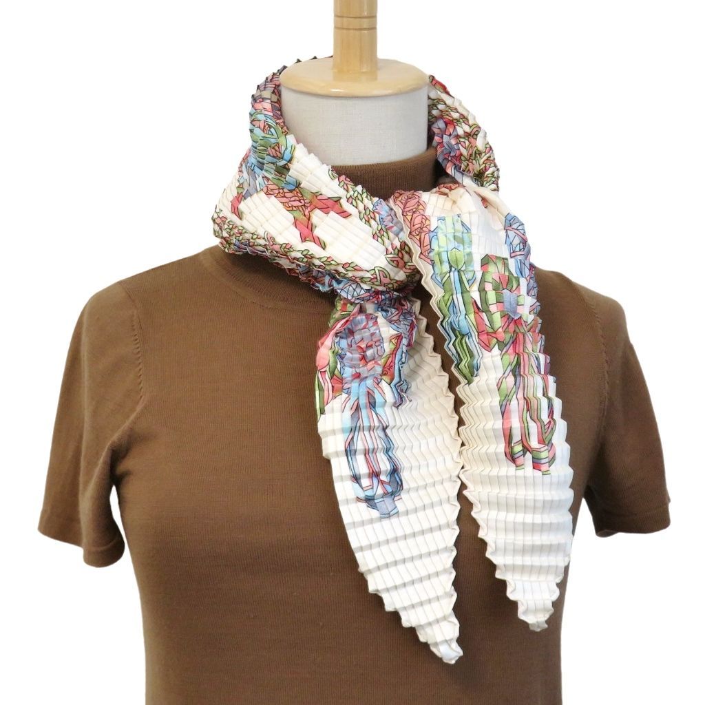 HERMES エルメス　カレ90 馬のリボン HERMES（エルメス） スカーフ カレ90 LES RUBANS DU CHEVAL 馬のリボン