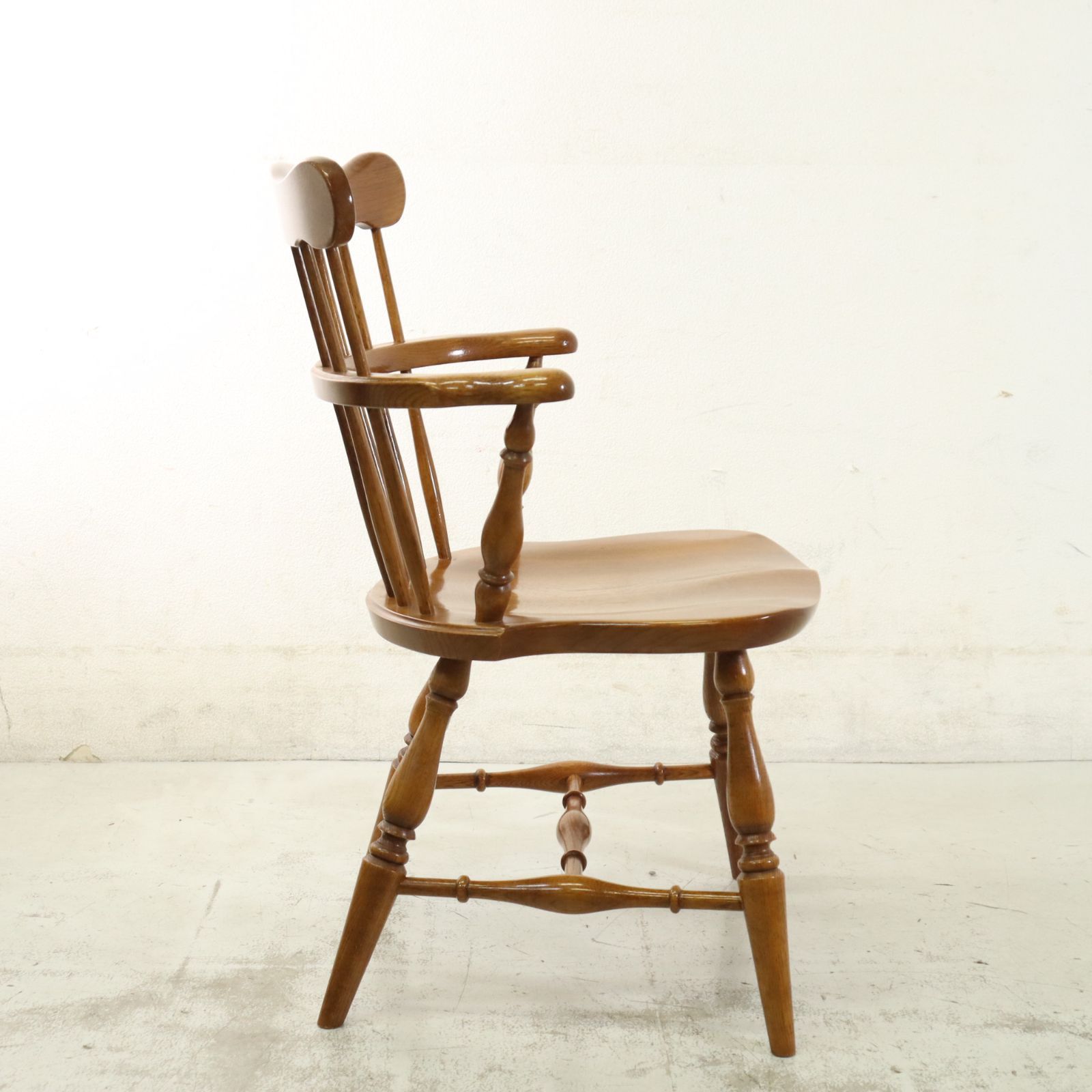 飛騨高山の家具 柏木工 ダブルコムバック ダイニングチェア ウィンザーチェア カントリー クラシカル家具 英国アンティーク調 スピンドル加工 品番584 297h06 MARWIL-DEMENAGEMENTS_CH