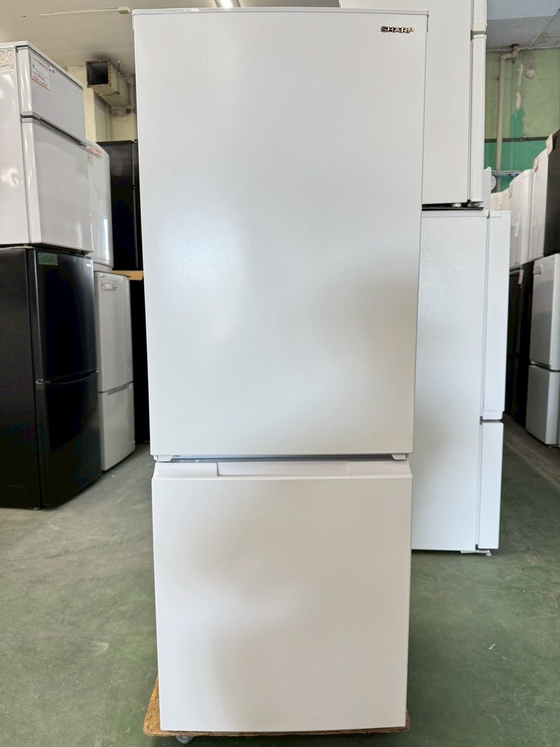 大阪送料無料★3か月保障付き★冷蔵庫★2023年★SJ-D18J-W★OR-13 大阪送料無料☆3か月保障付き☆冷蔵庫☆シャープ☆2ドア