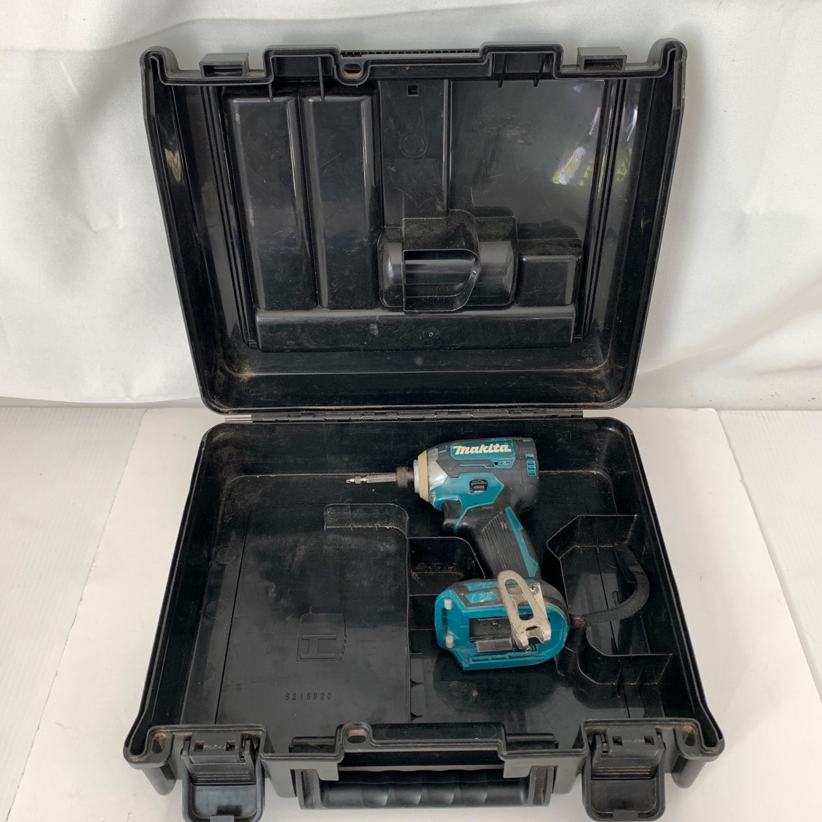 マキタ Makita 充電式インパクトドライバー TD160D 本体のみ 充電器 バッテリー無し ケース付き M71106-8