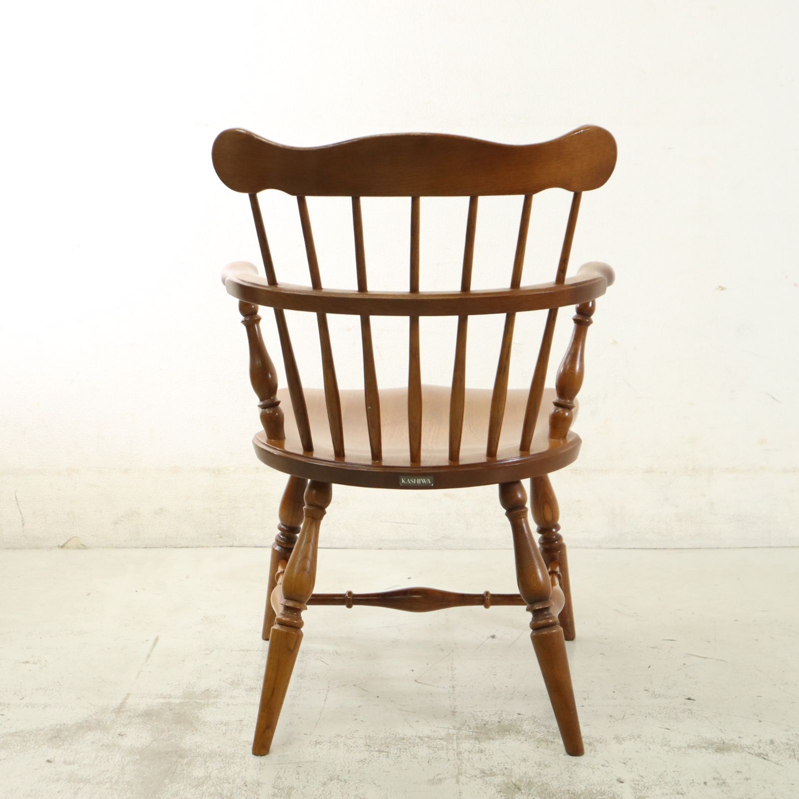 飛騨高山の家具 柏木工 ダブルコムバック ダイニングチェア ウィンザーチェア カントリー クラシカル家具 英国アンティーク調 スピンドル加工 品番584 297h07 MARWIL-DEMENAGEMENTS_CH