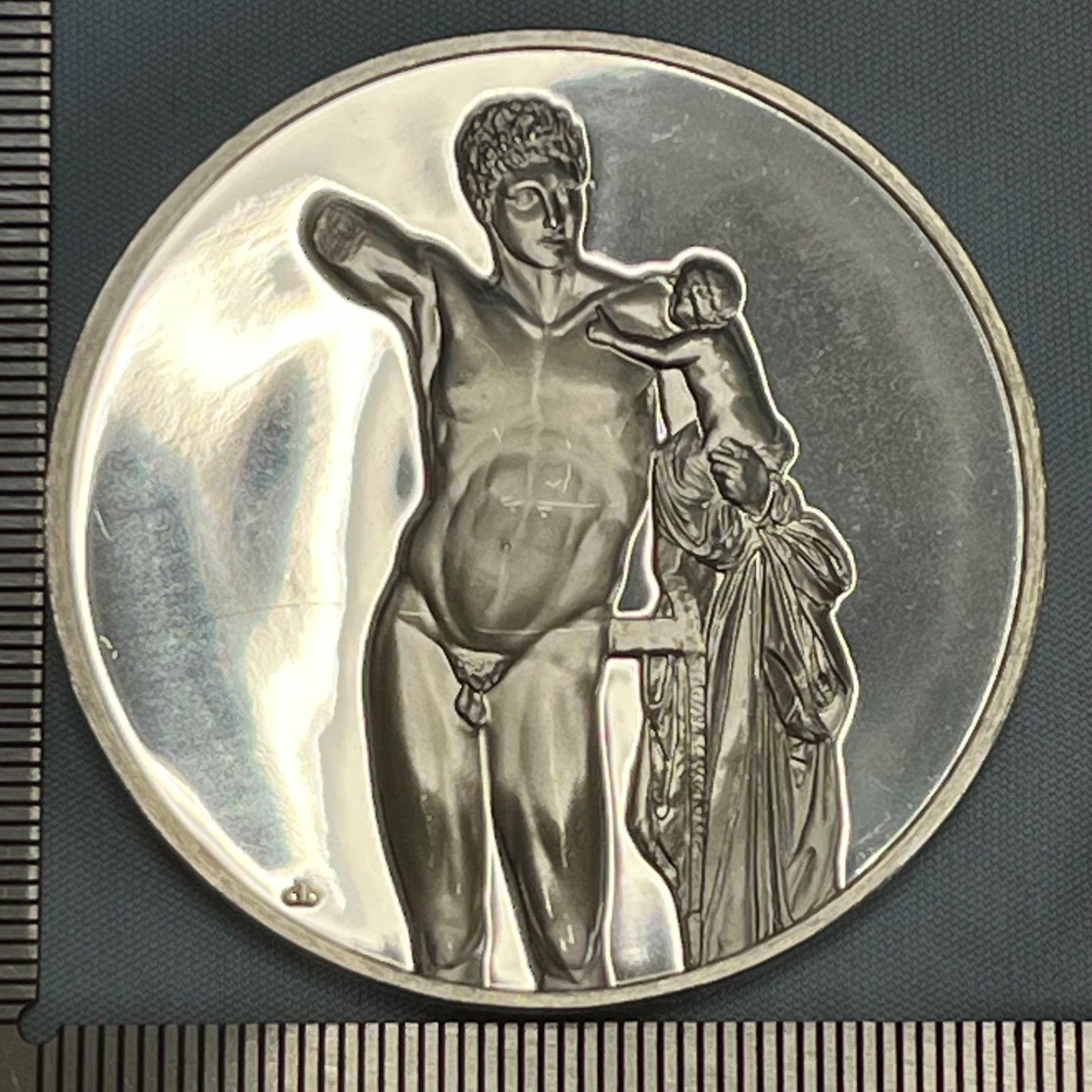 銀メダル フランス造幣局 SV 925 Hermès プラクシテレス作 ヘルメスと幼児ディオニュソス 66 7 g 50 mm プルーフ鏡面仕上げ 184