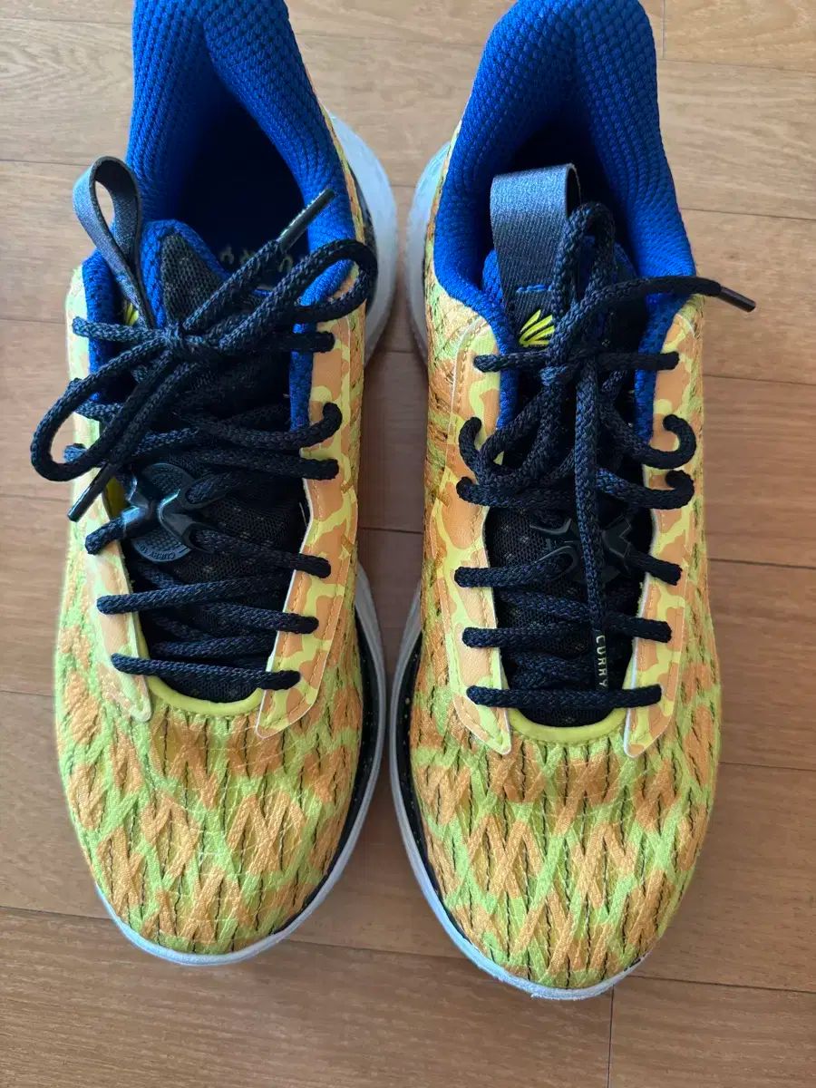 アンダーアーマー カリー flow 10 サイズ 265