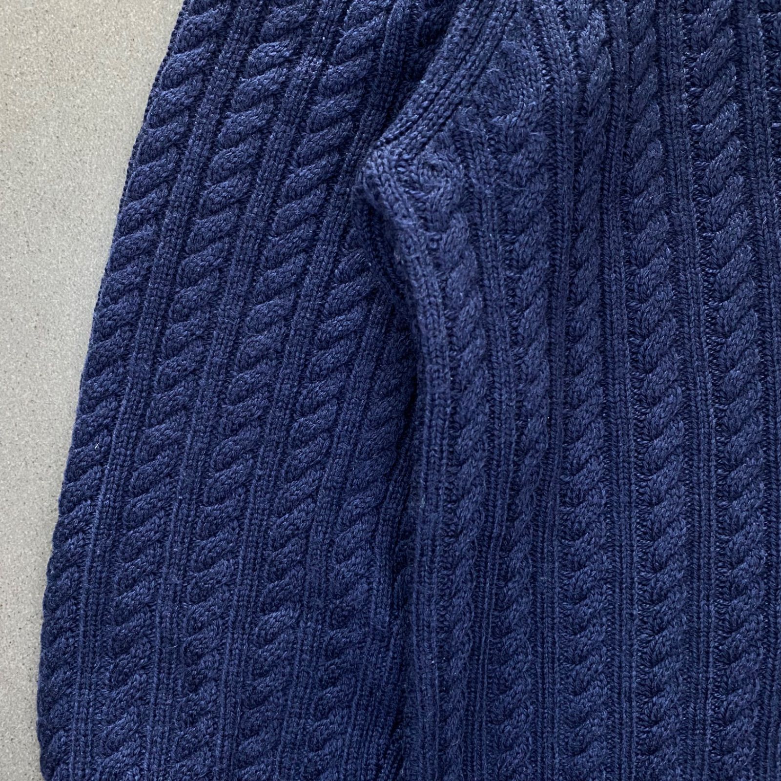 LACOSTE ラコステ ワンポイント刺繍 Vネック ケーブル編み ニット