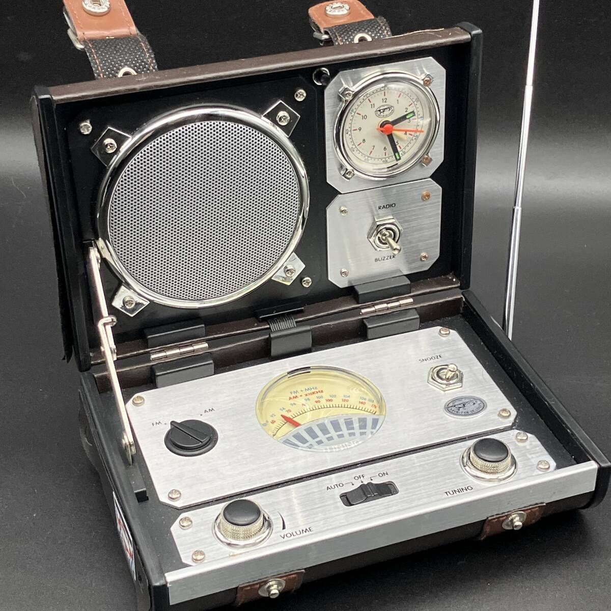 スピリットオブセントルイス トラベルシリーズ ラジオアラームクロック AM FM 折りたたみ アナログメーター スーツケース風 POP_25D
