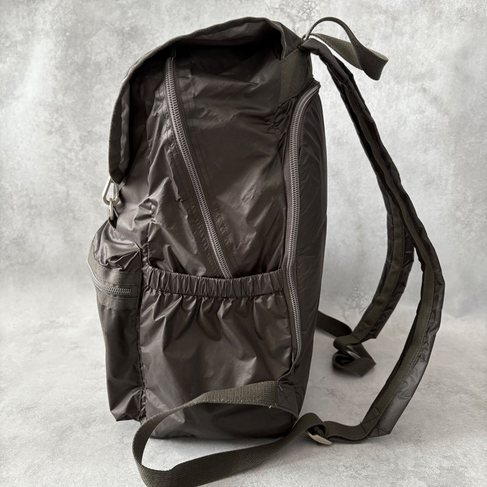 LeSportsac レスポートサック 大草直子 Modern Flap Backpack 軽量リュック オリーブカラー