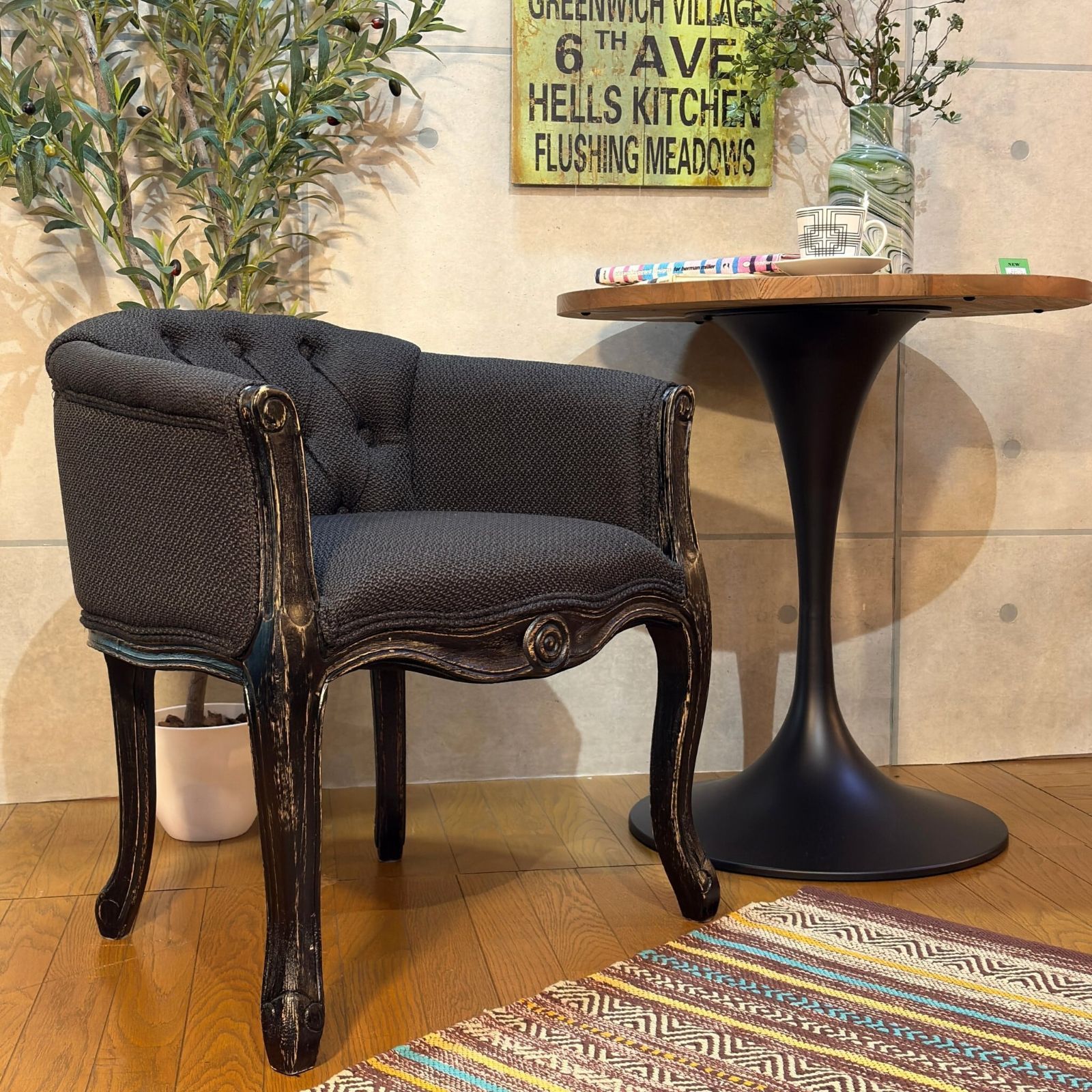 ロココ調 バレルチェア アンティークブラックフレーム クラシックモダン ヴィンテージライク ボタン留め タフティング