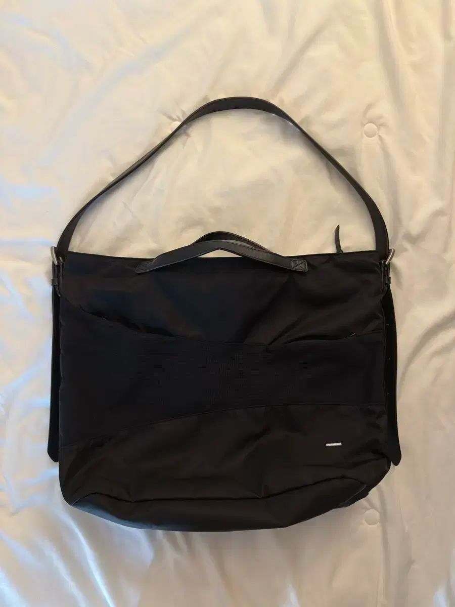 ワースワイルムーブメント ゲリーバッグ WWW_KARIMZIABAT_FR