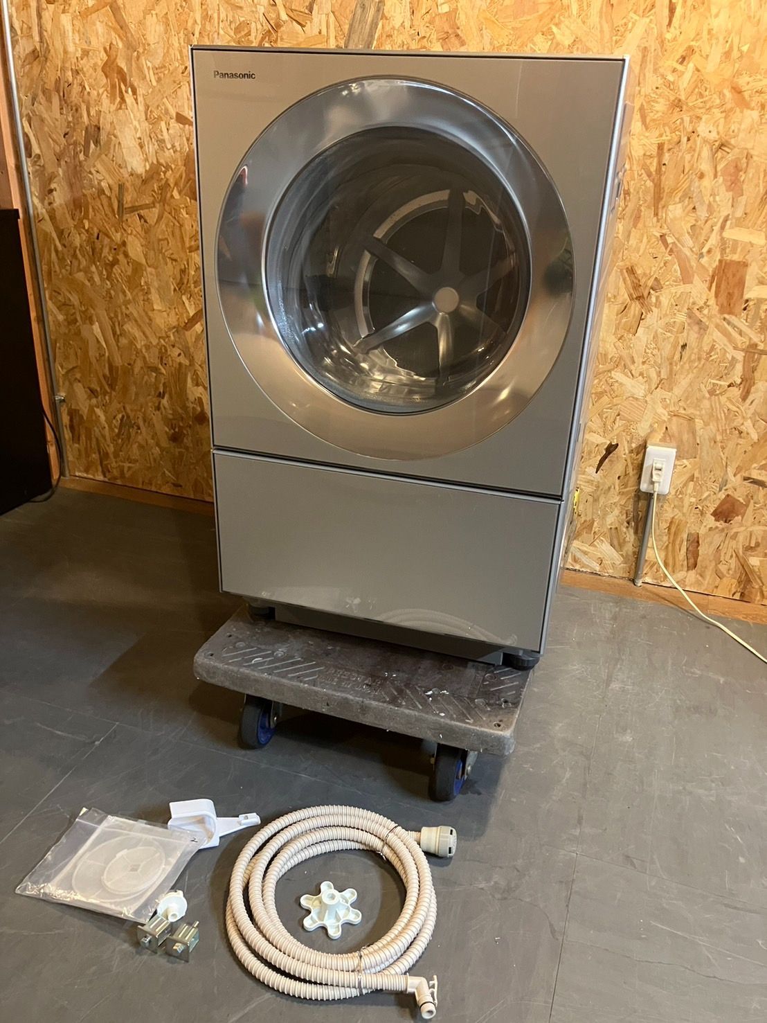 大阪引取 Panasonic ドラム式洗濯機 NA-VG2400R 本体