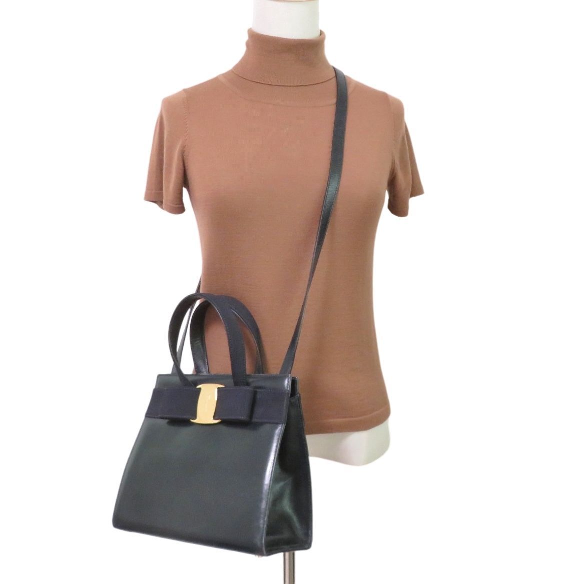 Salvatore Ferragamo サルヴァトーレ・フェラガモ ヴァラリボン レザー 