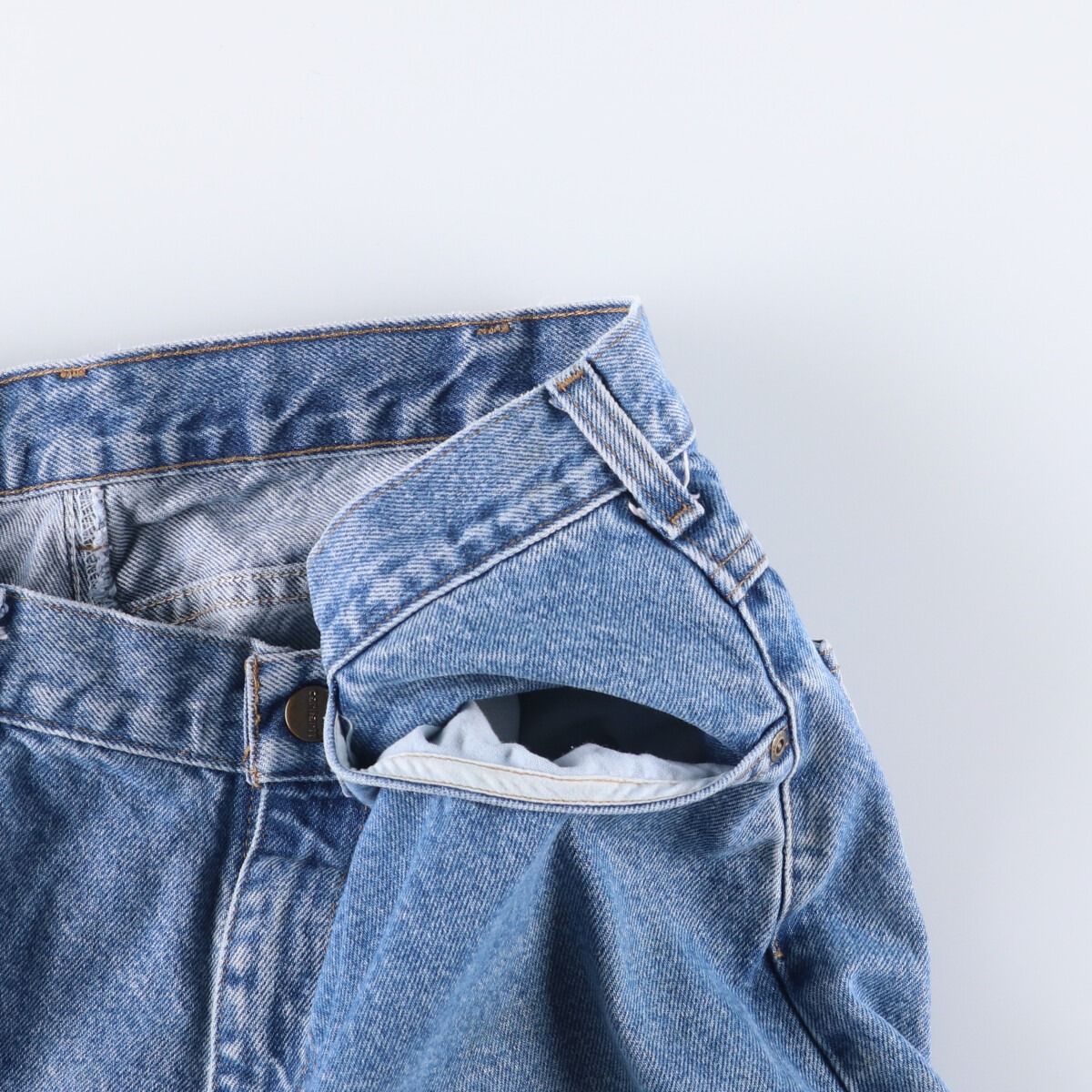 テーパードデニムパンツ