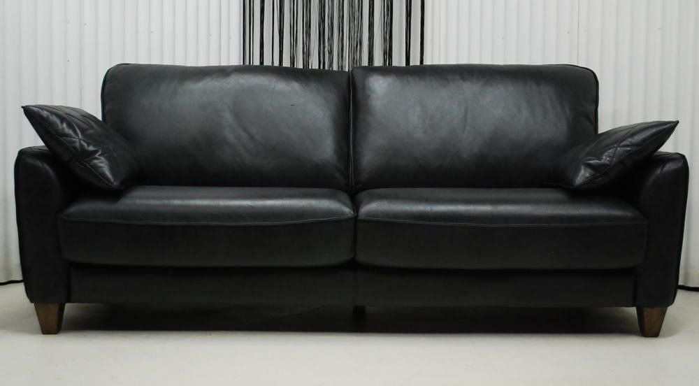 トリプル 落ち着きのあるリビング空間