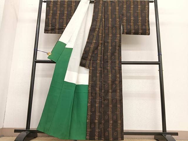 平和屋着物○国指定重要無形文化財 本場久米島紬 手織 琉球絣文様 正絹