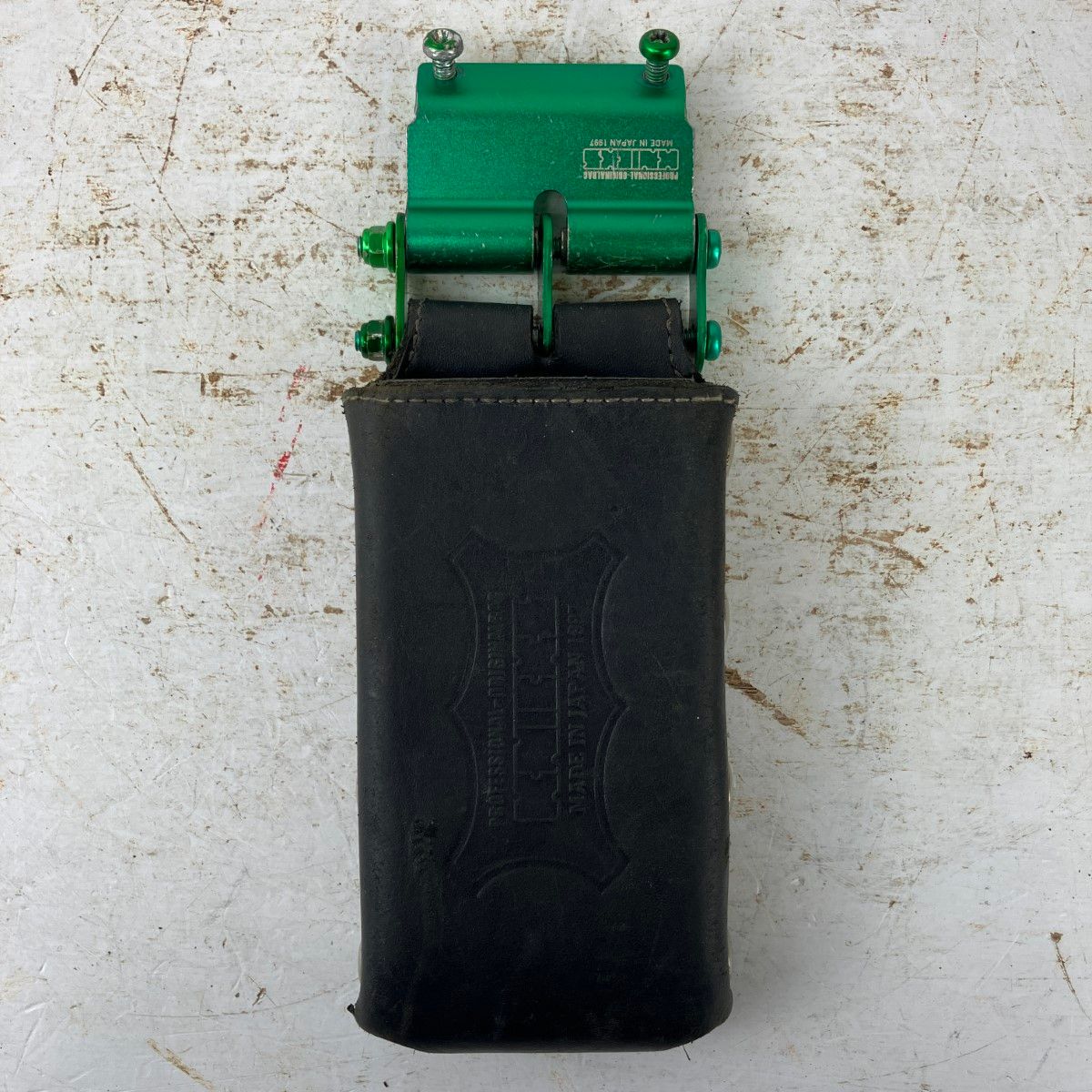 ЗЗKNICKS 総ヌメ革 鳶レベルホルダー チェーン金具 ベルトループアタッチメント付 KBS-100LDX3 ブラック×グリーン
