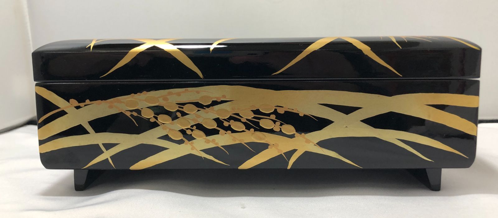 良雄作 堆漆宝石箱 蝶の絵柄 漆器 蓋付き 小物入れ 良雄作 堆漆宝石箱