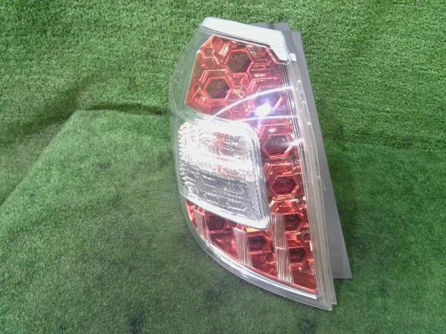 フィットシャトル DAA-GP2 GP3 GP GJ 左 テールランプ テールライト LDA-MF6 NH700M H26年 33550-TD7-J01