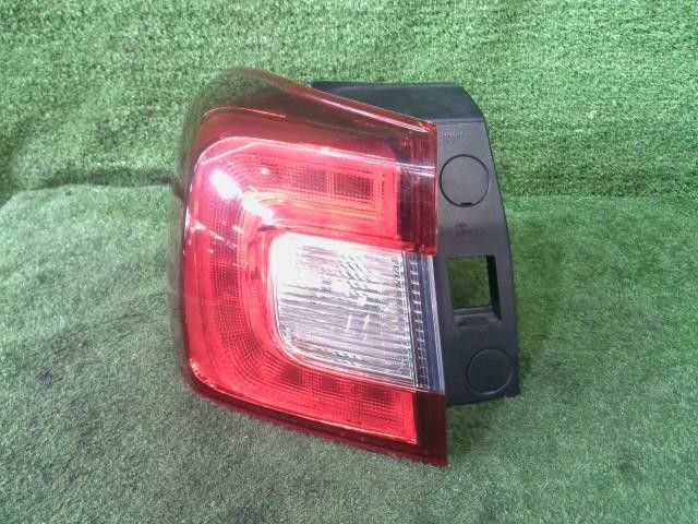 レヴォーグ DBA-VM4 左 テールランプ テールライト 1.6GTアイサイト Sスタイル 4WD FB16E D4S H27年 84912VA051