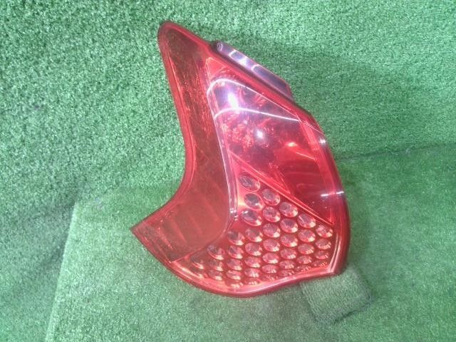 車 プジョー 3008 ABA-T85F02 左 テール ランプ ライト プレミアム