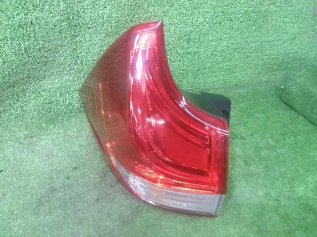 フリード 6BA-GB5 左 テール ランプ ライト G 6人 L15B NH731P 33550-TDK-J01