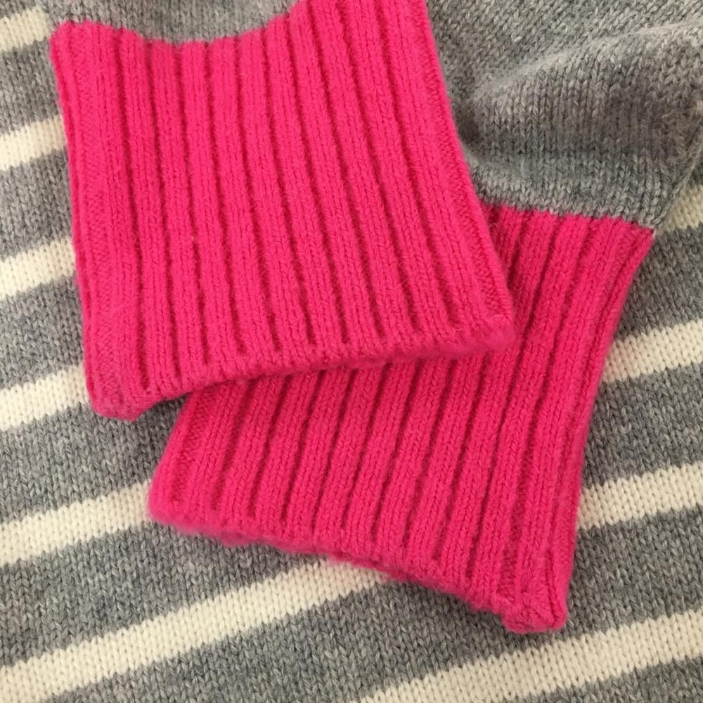 アルチビオ セーター ライトグレー×ピンク Vネック 裾ボーダー ニット