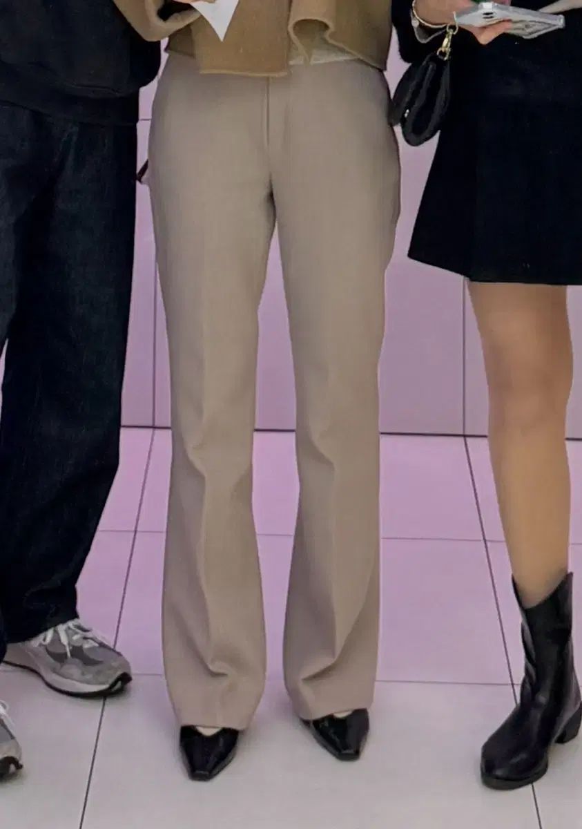 SIEルボ ストレートパンツ モカベージュ